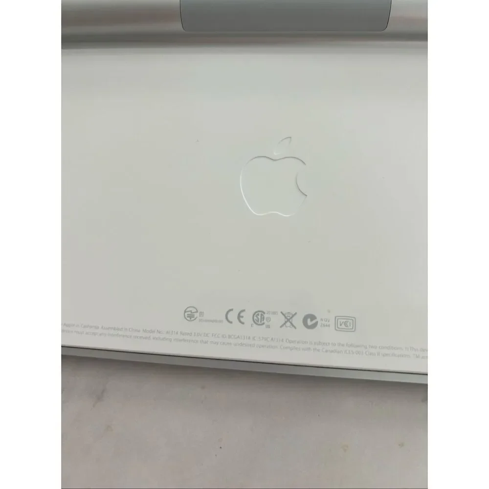 Apple Mac keyboard wireless a1314 white